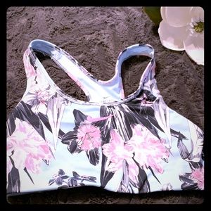 Nike sports bra! Med,worn once,but only to try on!